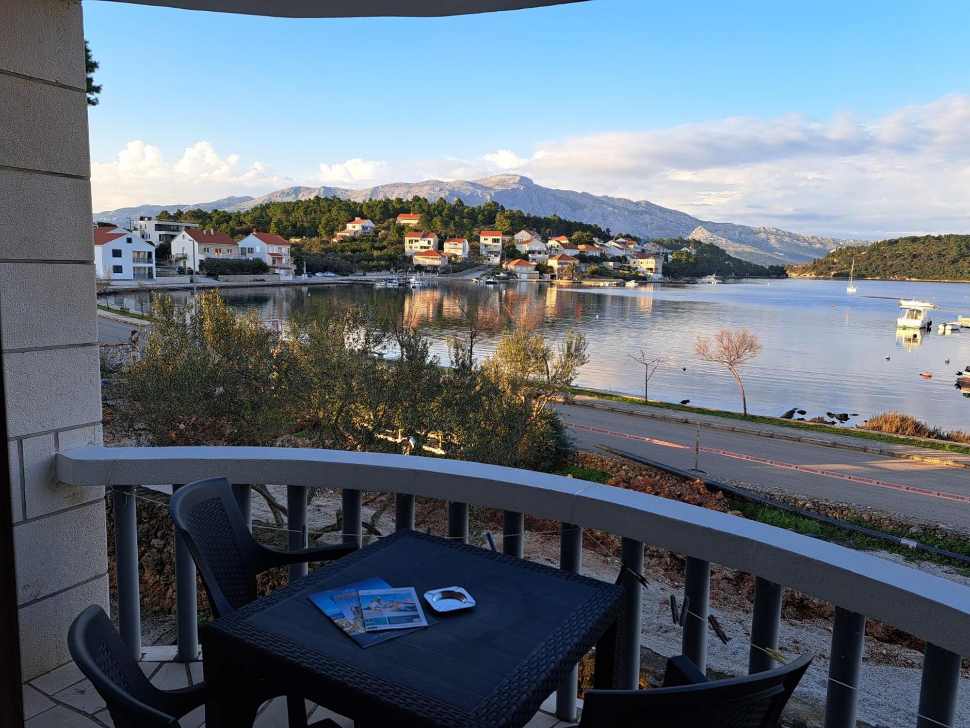 Apartments Ana By The Sea Lumbarda Exterior foto